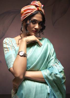 sky blue handloom silk blend saree with unstitched blouse 2