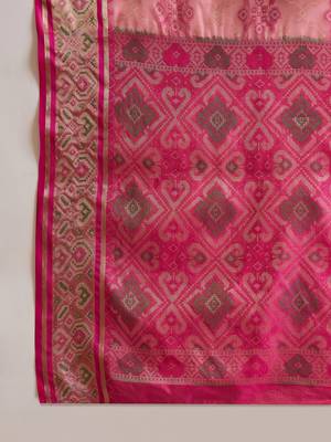 Women's pink organza zari woven saree with unstitched blouse piece 5