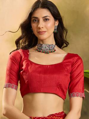 Women's red georgette bandhani saree with unstitched blouse piece 4