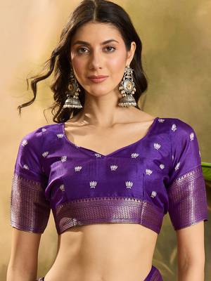 Women's white silk blend cotton printed saree with unstitched blouse piece 4