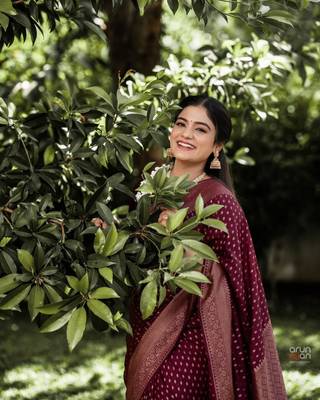 Maroon silk blend saree with blouse 5