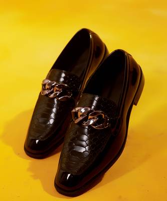 Black leather loafer with grey chain buckle 1