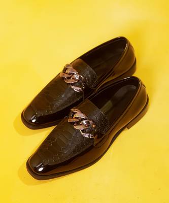Black leather loafer with grey chain buckle 2