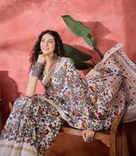 Women's beige silk cotton printed work saree with unstitched blouse piece