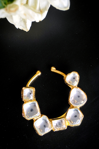 Traditional multi-stone nath with pearl detailing
