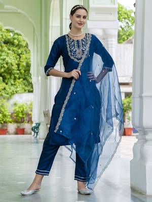 Blue embroidered silk blend salwar suit 3