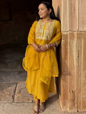 Yellow embroidered silk blend salwar suit 4