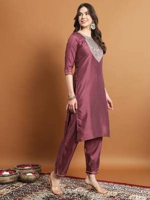 Pink embroidered silk blend salwar suit 2