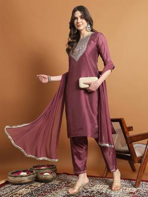 Pink embroidered silk blend salwar suit 4