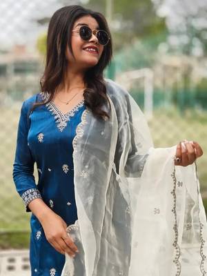 Teal embroidered silk blend salwar suit 4