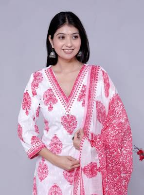 Pink women floral printed aline kurta pant with dupatta set 2