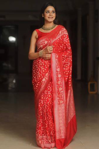 Kayralable launch new red banarasi silk saree with blouse     perfect for wedding, festive & traditional wear