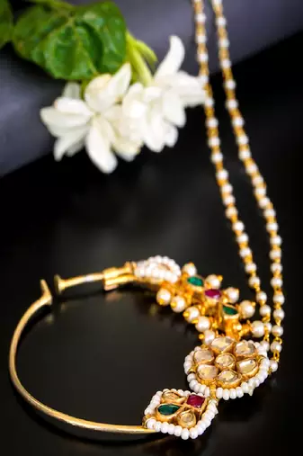 Classic kundan nath with pearl outline
