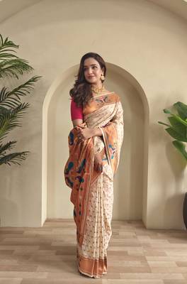 White paithani design saree with contrast weaving pallu and blouse 3