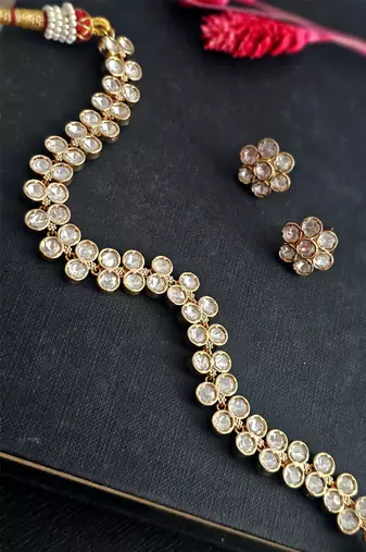 Araya kundan studded choker set