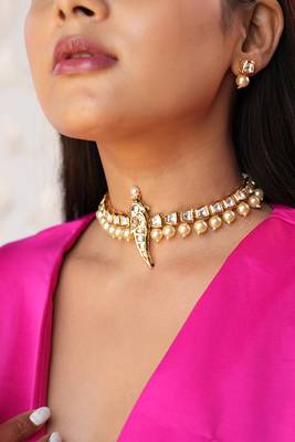 Avyana kundan bird choker set with semi-precious pearls 1