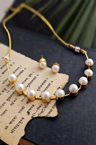 Semi-precious pearl necklace set