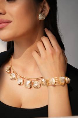 Eliana natural mother of pearl necklace set 1