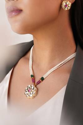 Minimal kundan pendant necklace set 1