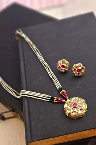 Minimal kundan pendant necklace set
