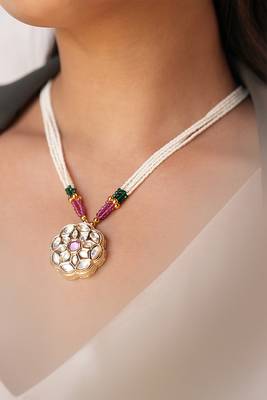 Minimal kundan pendant necklace set 3