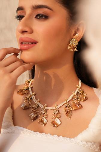 Floral grace mother of pearl  necklace set