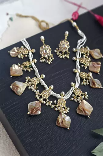 Floral grace mother of pearl  necklace set