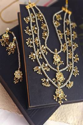 3-layered kundan necklace set with mangtika 3