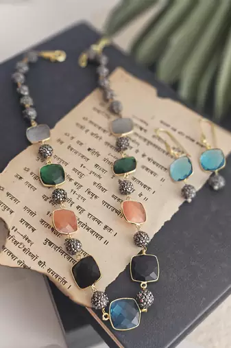 Multicolor stone necklace set