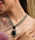 Emerald radiance necklace set