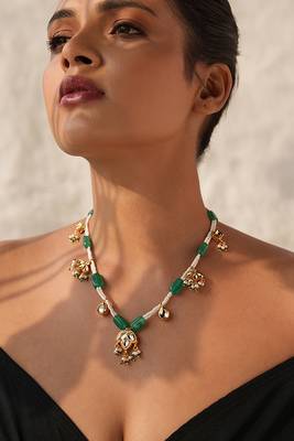 Semi-precious stone necklace with kundan accents 3