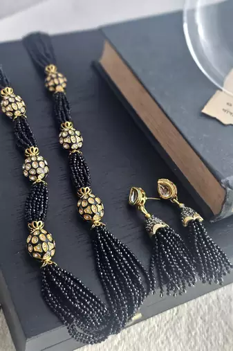 Black beads necklace set