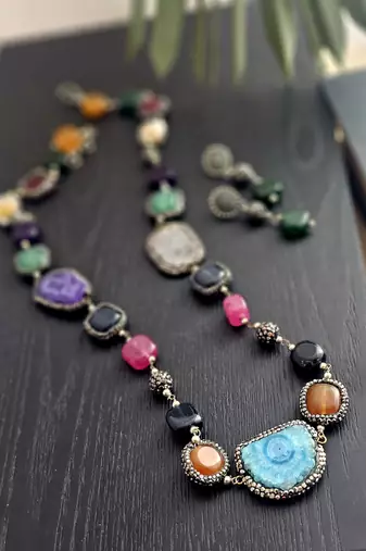 Intricate semi-precious stones necklace set