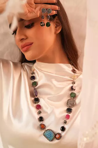 Intricate semi-precious stones necklace set