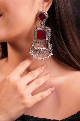 Red stone dangle earrings 1