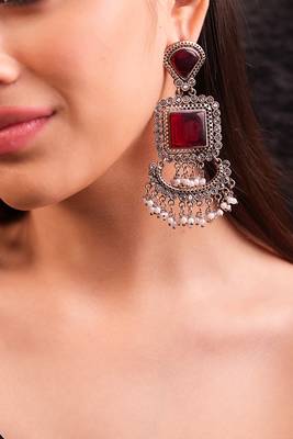 Red stone dangle earrings 3