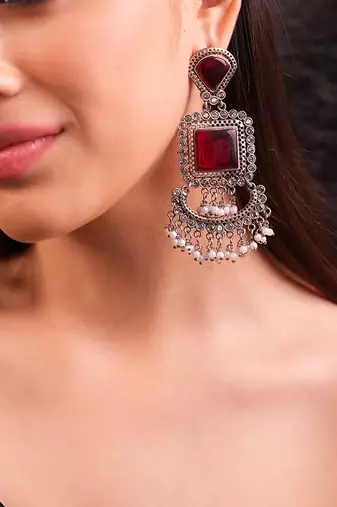 Red stone dangle earrings