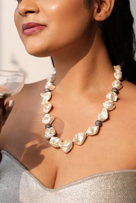 White semi precious stone necklace 1