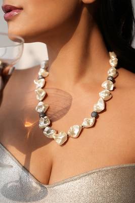 White semi precious stone necklace 3