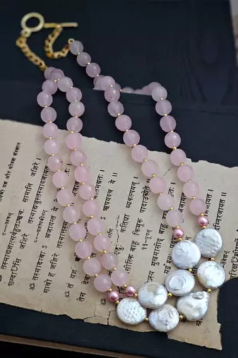 Aloria elegant double-layered necklace with rose quartz and mother of pearl stones