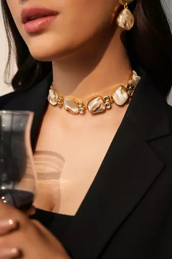 Mother of pearl necklace set with bracelet