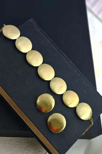 Anti-tarnish aurora golden round  disc necklace