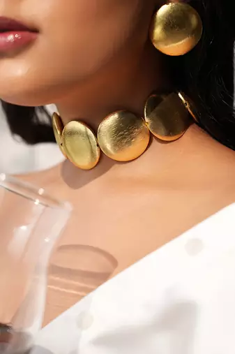 Anti-tarnish aurora golden round  disc necklace