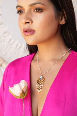 Minimal white pendant necklace 2