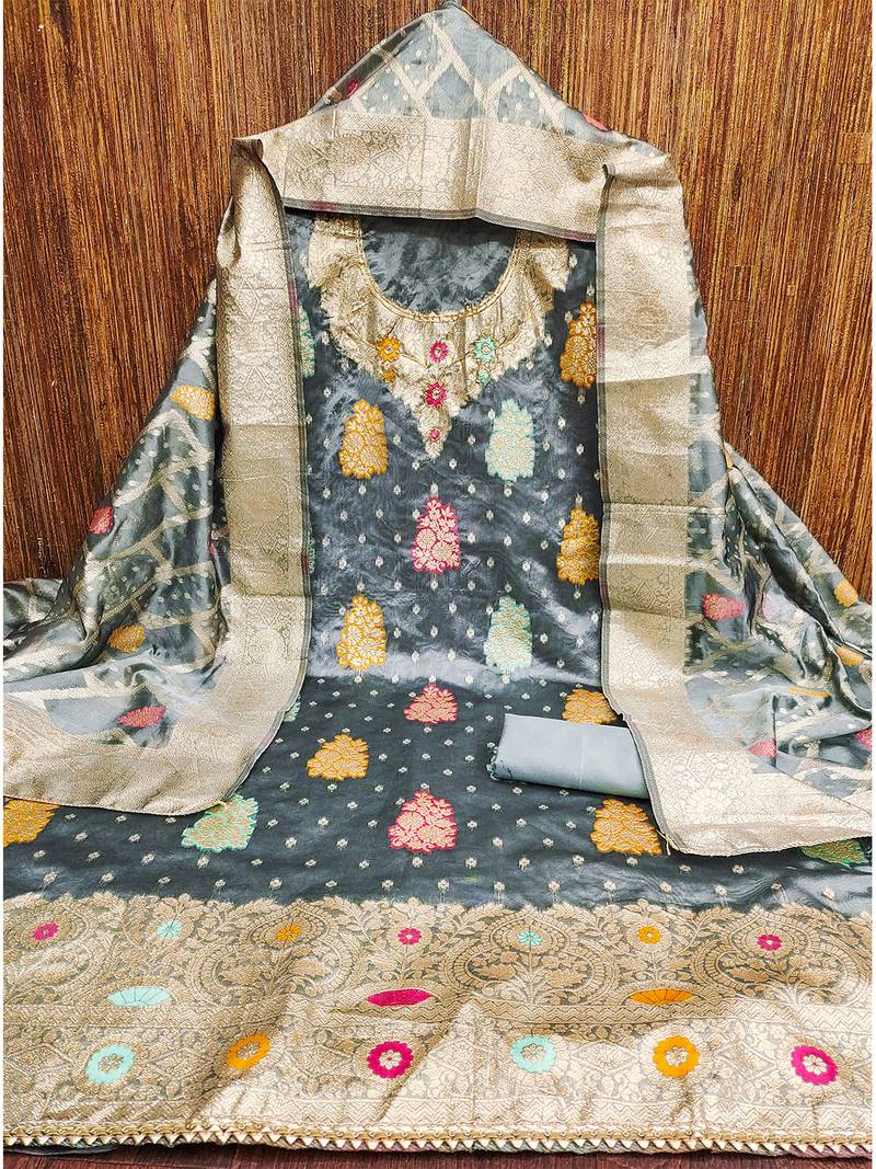   grey jacquard suit set with embroidered neckline & banarasi dupatta