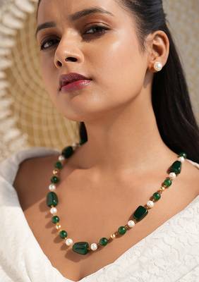 Emerald whisper green quartz stone necklace 1