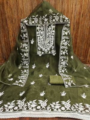 Serene mehndi organza embroidered suit set with white floral thread work 2