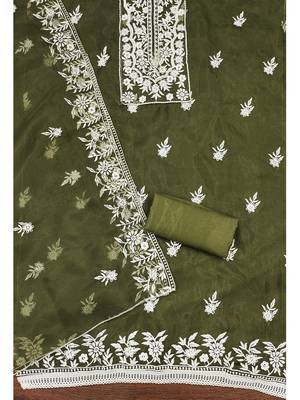 Serene mehndi organza embroidered suit set with white floral thread work 3