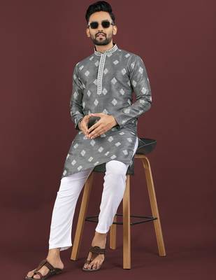 Grey embroidered silk straight kurta 2
