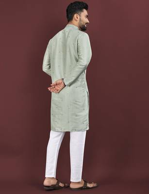 Green embroidered silk blend straight kurta 4